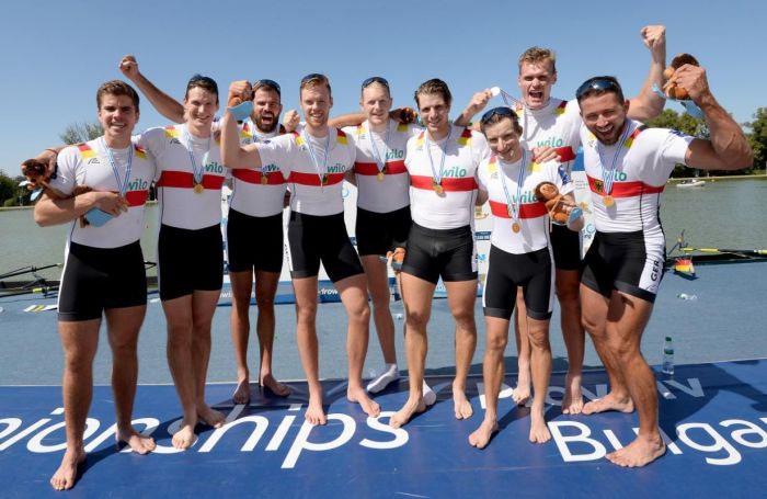 Deutschland-Achter-Mannschaft nach dem WM-Sieg in Plowdiw, Foto: Seyb, DRV