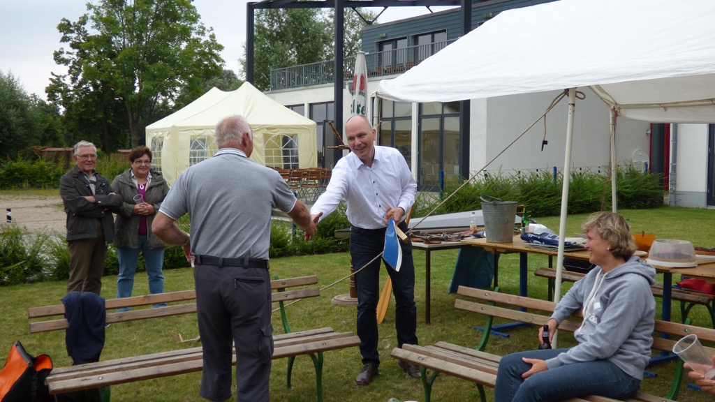 Knut Mehl und Christian Kohlhof bei der Auktion auf dem SRG-Sommerfest.
